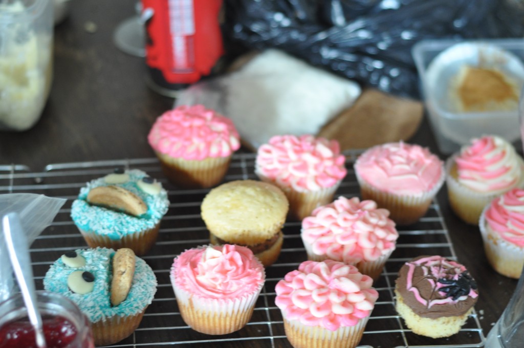 A few of the other cupcakes we made at the class. Recognise the Cookie Monster and Hamburger cupcakes? :)